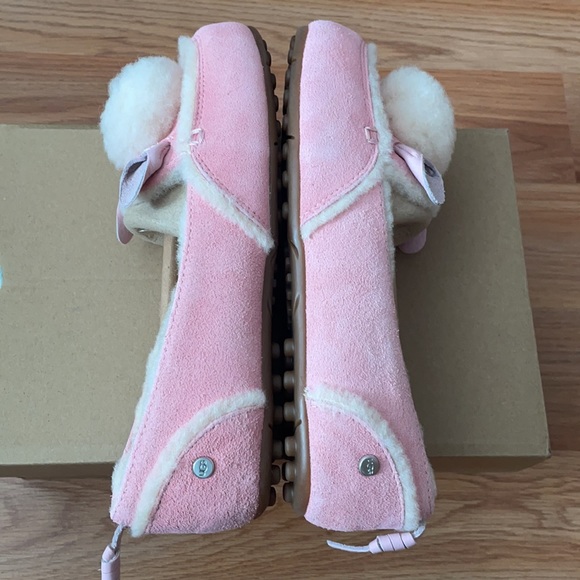 UGG Hailey Moccasin - Picture 7 of 9